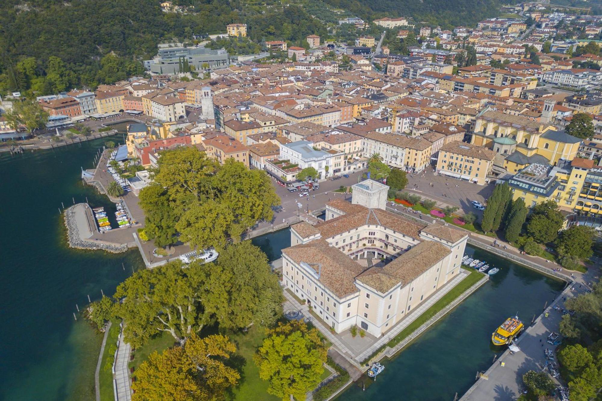 Casa Margherita Few Minutes From Lake - Happy Rentals 加尔达湖滨 外观 照片