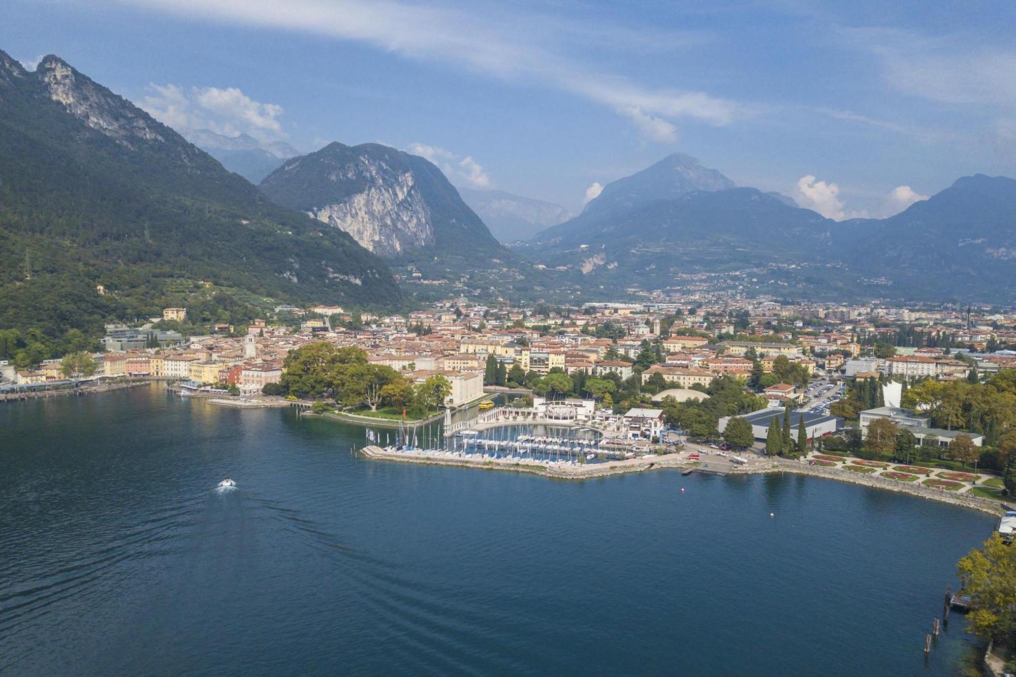 Casa Margherita Few Minutes From Lake - Happy Rentals 加尔达湖滨 外观 照片
